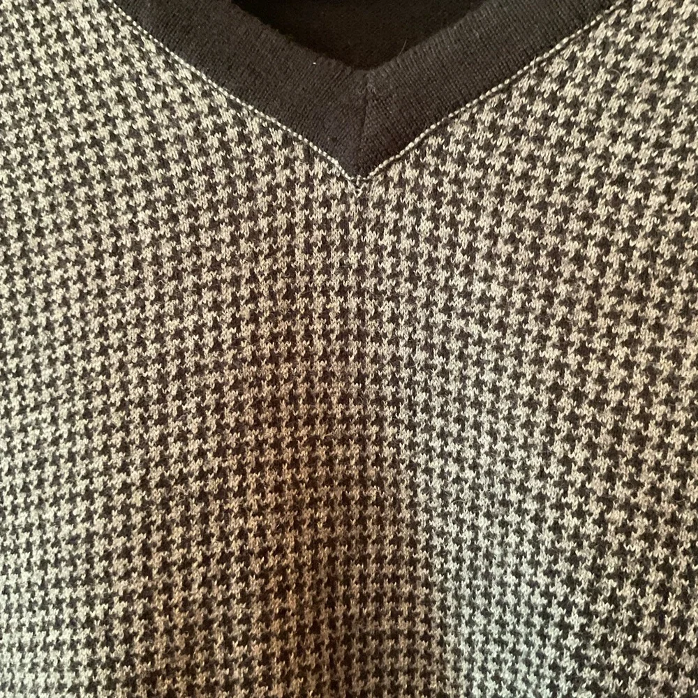 Banana Republic Men’s V-Neck Sweater